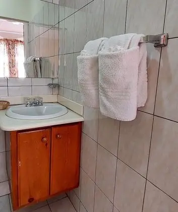 Oda, 2 Tek Kişilik Yatak, Buzdolabı, Avlu