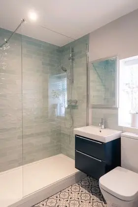 Deluxe Tek Büyük Yataklı Oda, Banyolu/Duşlu, Avlu Manzaralı (Super King - Twin - Yard)