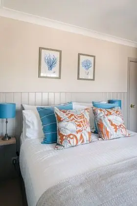 Deluxe Tek Büyük Yataklı Oda, Banyolu/Duşlu, Kısmi Deniz Manzaralı (King - Sea View)