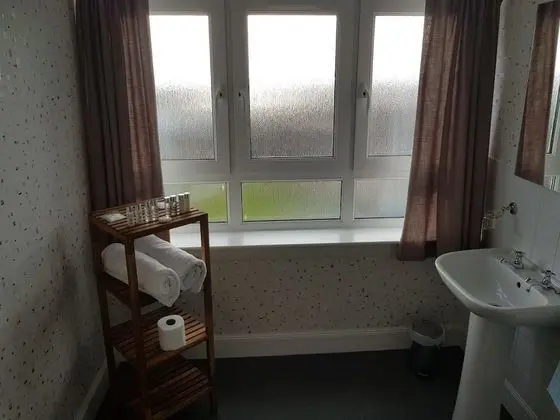 Tek Büyük veya İki Ayrı Yataklı Oda (Shower)