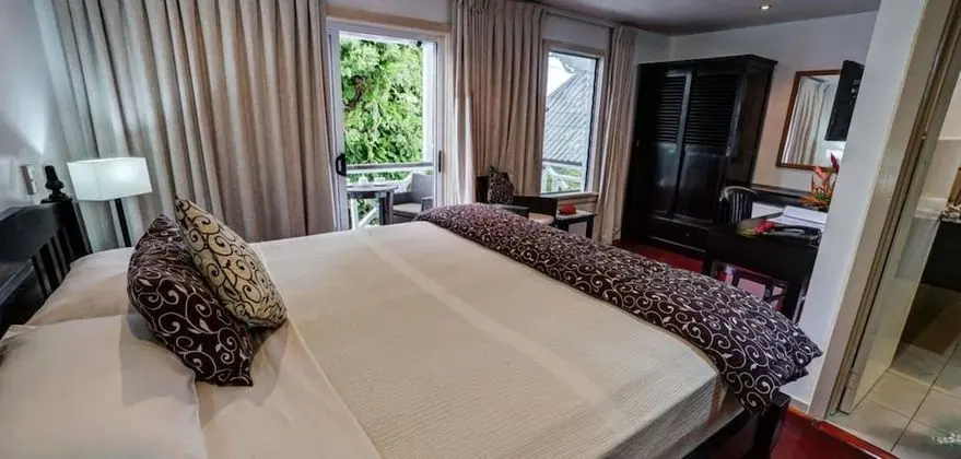 Tek Büyük Yataklı Oda, Balkon, Bahçe Manzaralı