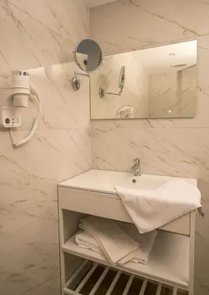Tek Büyük veya İki Ayrı Yataklı Oda, Teras, Şehir Manzaralı