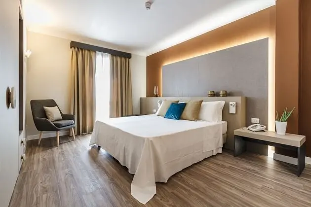 Deluxe Dört Kişilik Oda