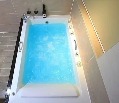 Oda (Seawater Spa Room, 1Double+1Single )