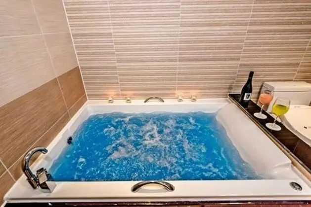 Oda (Seawater Spa Room, 1Double+1Single )