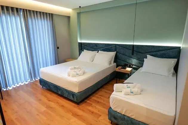 Üç Kişilik Oda, Deniz Manzaralı