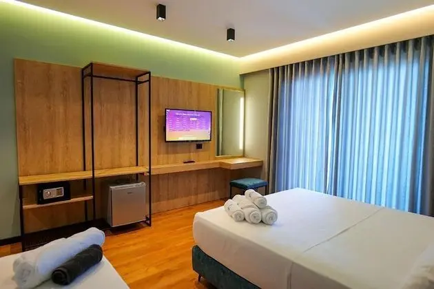 Üç Kişilik Oda, Deniz Manzaralı