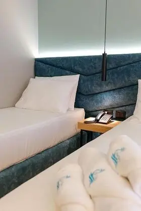 Üç Kişilik Oda, Deniz Manzaralı