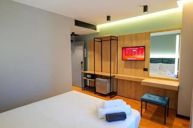 Üç Kişilik Oda, Deniz Manzaralı