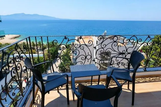 Üç Kişilik Oda, Deniz Manzaralı