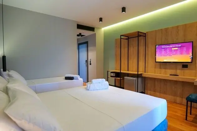 Üç Kişilik Oda, Deniz Manzaralı