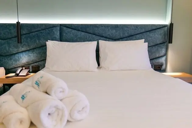 Üç Kişilik Oda, Deniz Manzaralı