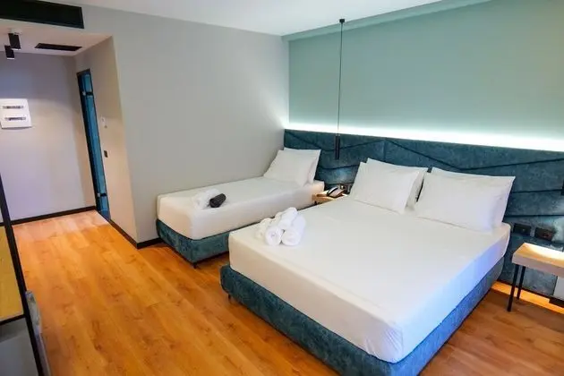 Üç Kişilik Oda, Deniz Manzaralı