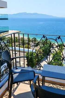 Üç Kişilik Oda, Deniz Manzaralı