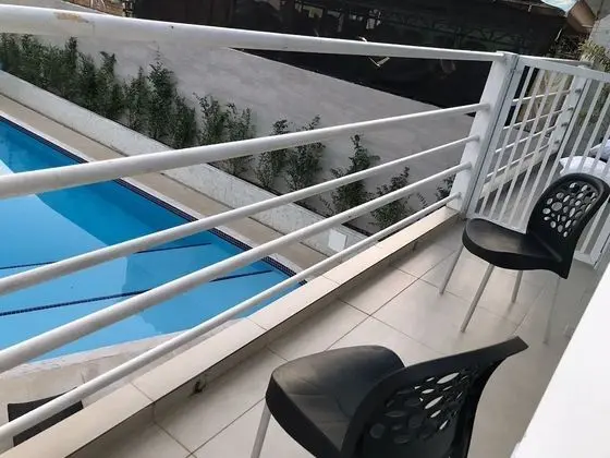 Superior Oda, 1 Büyük (Queen) Boy Yatak ve Çekyat, Havuz Manzaralı