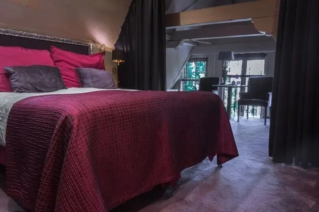 Standard Tek Büyük veya İki Ayrı Yataklı Oda, Kanal Manzaralı