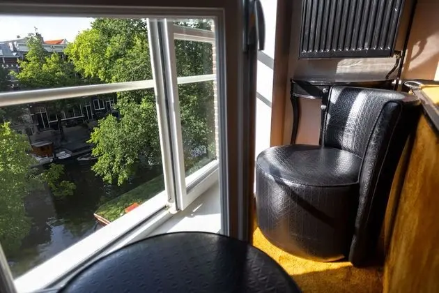 Standard Tek Büyük veya İki Ayrı Yataklı Oda, Kanal Manzaralı