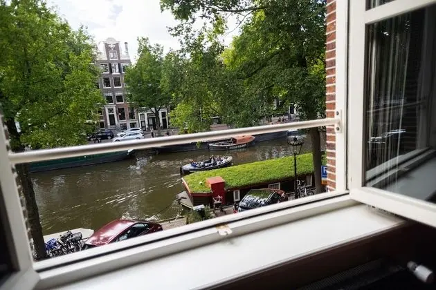 Standard Tek Büyük veya İki Ayrı Yataklı Oda, Kanal Manzaralı
