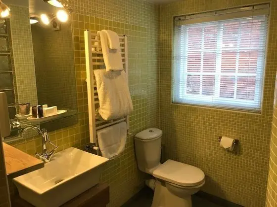 Standard Tek Büyük veya İki Ayrı Yataklı Oda, Banyolu/Duşlu, Avlu Manzaralı (Ground Floor)