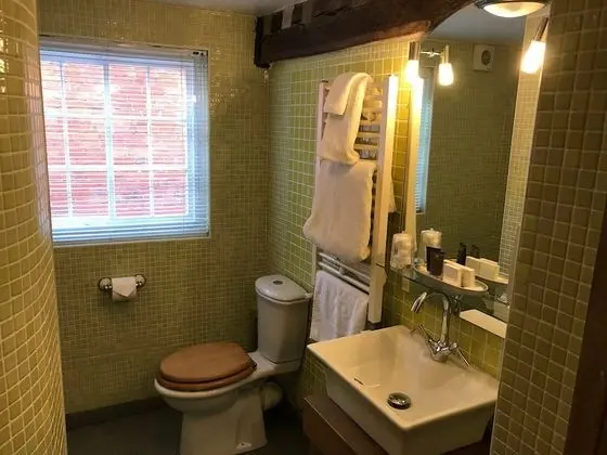 Standard Tek Büyük Yataklı Oda, Banyolu/Duşlu, Avlu Manzaralı (Ground Floor)