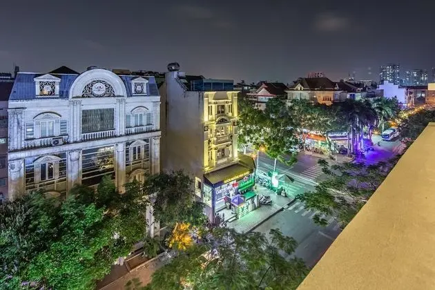 Premier Stüdyo, 1 En Büyük (King) Boy Yatak, Sigara İçilmez, Şehir Manzaralı
