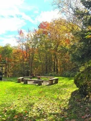 Apart Daire, Birden Çok Yatak (Secluded 6 Acre Property - Large Grou)