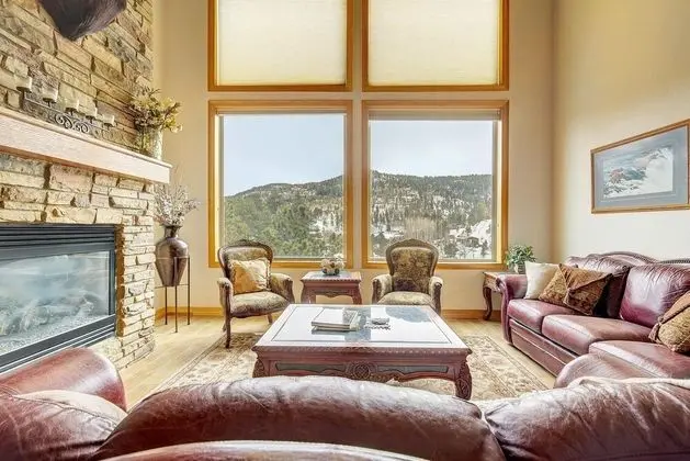 Ev, Birden Çok Yatak (Secluded & Spacious Mountain Getaway)