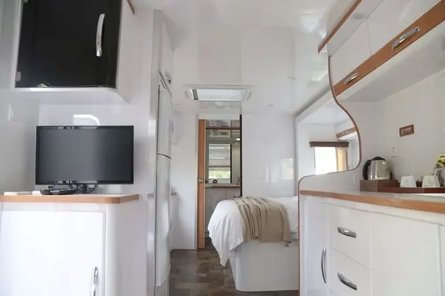 Deluxe Üç Kişilik Oda, Bahçe Manzaralı