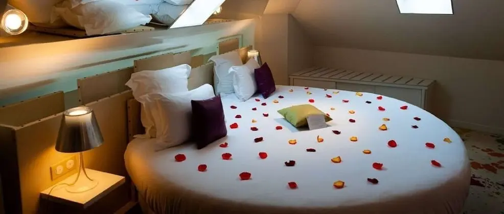 Tek Büyük Yataklı Oda (Atelier d'Artiste with Jacuzzi for 2)