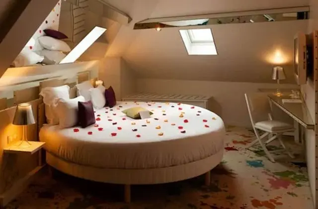 Tek Büyük Yataklı Oda (Atelier d'Artiste with Jacuzzi for 2)