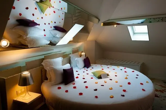 Tek Büyük Yataklı Oda (Atelier d'Artiste with Jacuzzi for 2)