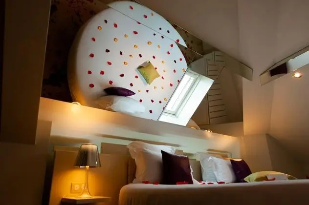 Tek Büyük Yataklı Oda (Atelier d'Artiste with Jacuzzi for 2)