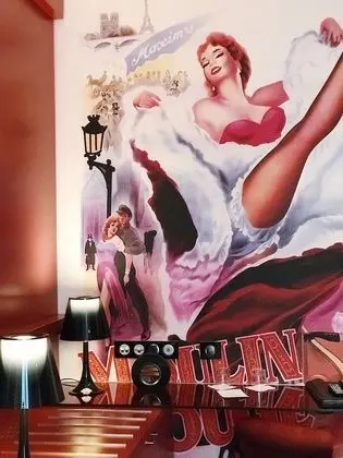 Tek Büyük Yataklı Oda (Moulin Rouge with Shower )
