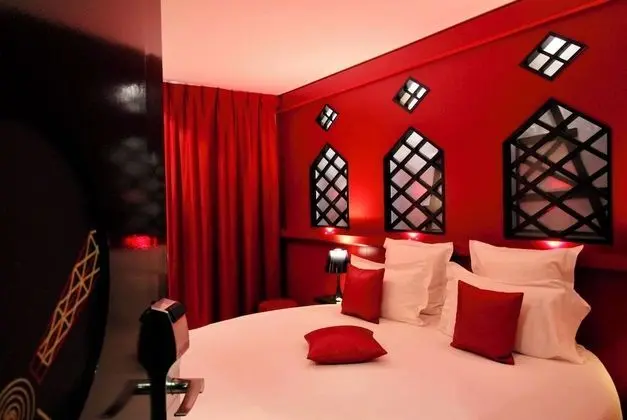 Tek Büyük Yataklı Oda (Moulin Rouge with Shower )
