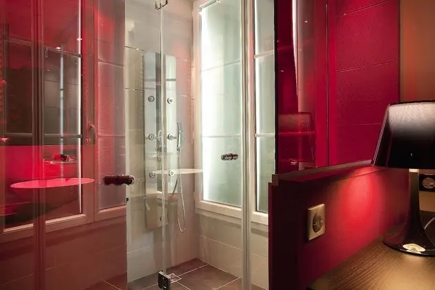 Tek Büyük Yataklı Oda (Moulin Rouge with Shower )