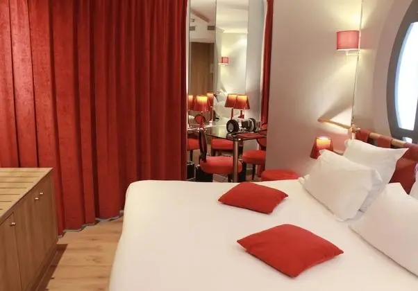 Tek Büyük Yataklı Oda (Opera Garnier with Jacuzzi )