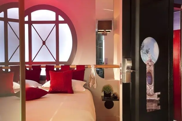 Tek Büyük Yataklı Oda (Opera Garnier with Jacuzzi )