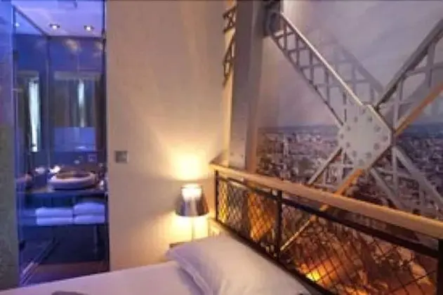 Tek Büyük Yataklı Oda (with Shower)