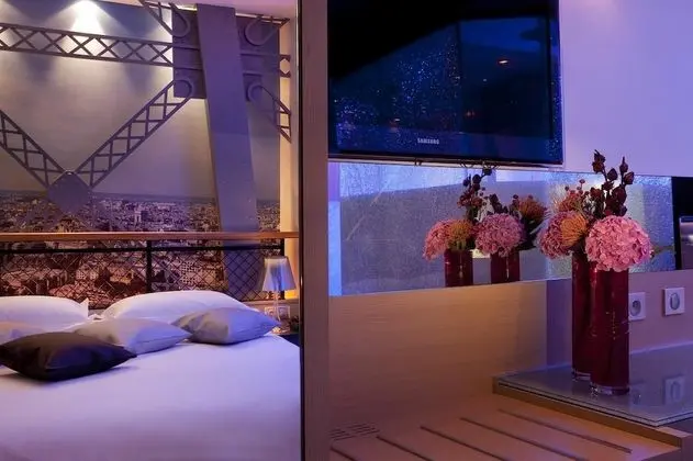 Tek Büyük Yataklı Oda (with Shower)