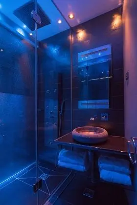 Tek Büyük Yataklı Oda (with Shower)