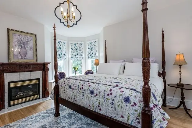 Room, 1 King Bed (McKay)