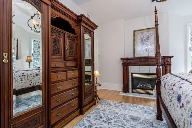 Room, 1 King Bed (McKay)