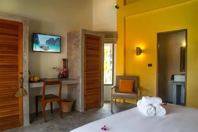 Deluxe Poolside Bungalow