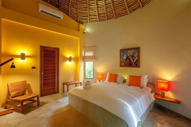 Deluxe Poolside Bungalow