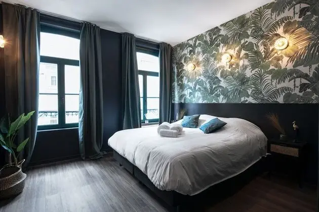 Design Tek Büyük Yataklı Oda, Banyolu/Duşlu