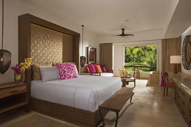 Preferred Club Junior Suite Ocean Front King