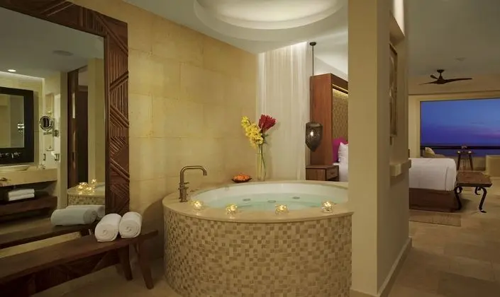 Preferred Club Junior Suite Ocean Front King