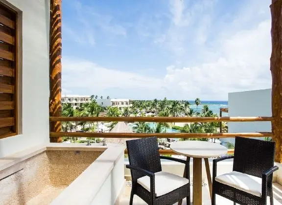 Preferred Club Junior Suite Ocean Front King
