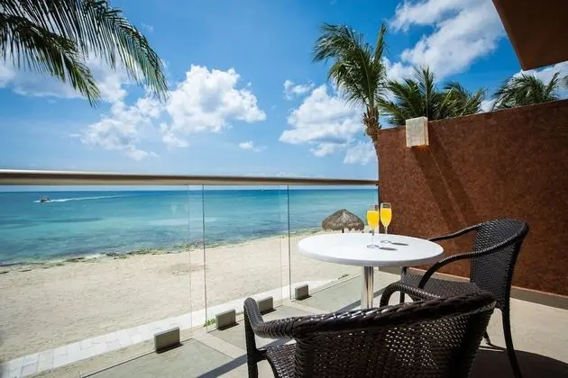 Preferred Club Junior Suite Ocean Front