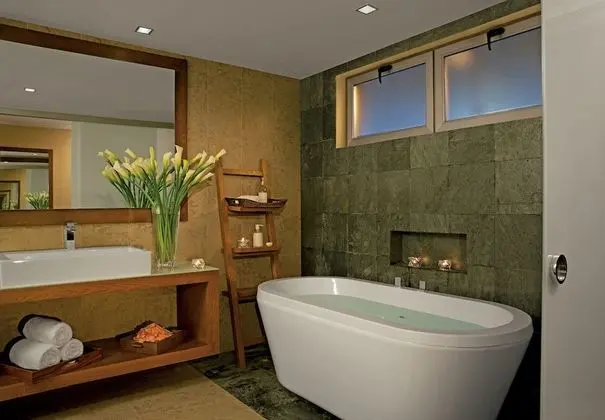 Preferred Club Junior Suite Pool View King